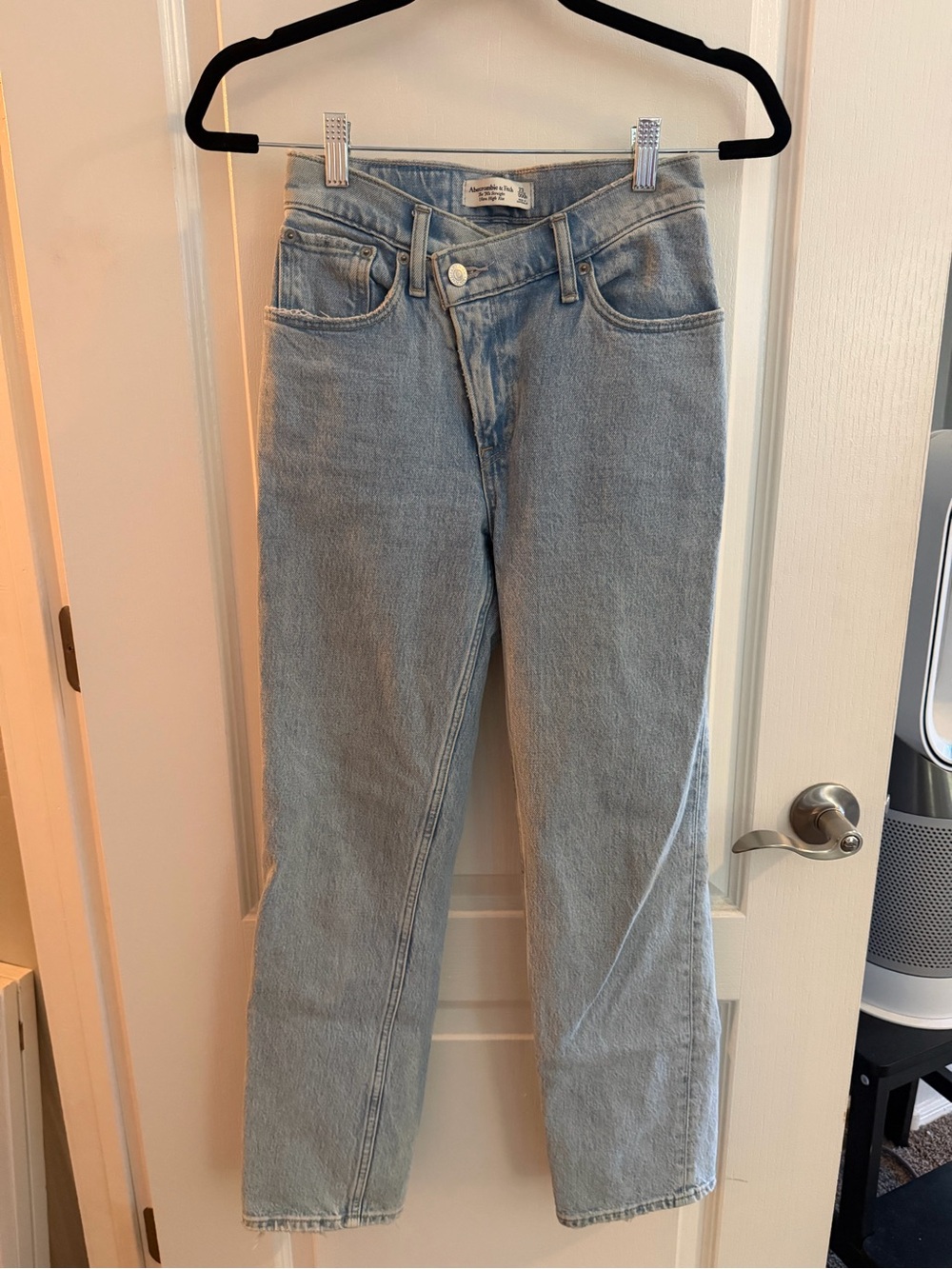 Abercrombie & Fitch Criss Cross Distressed Jeans